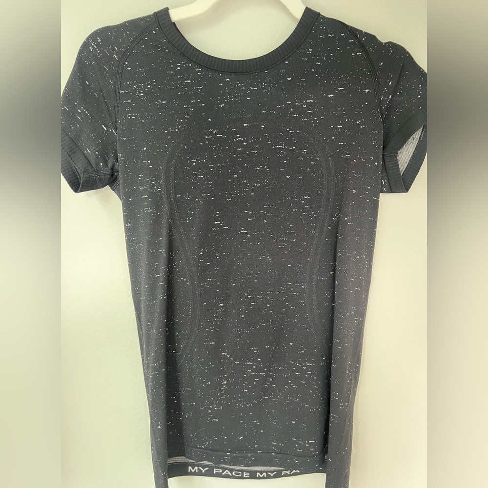 Lululemon run swift tech in rare black speckled color, size 8